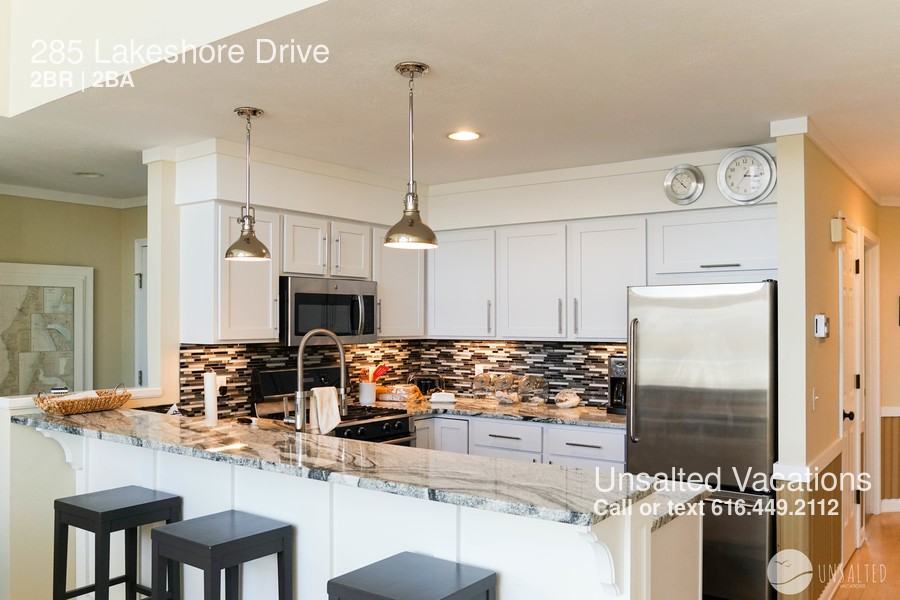 285 Lakeshore Drive - Photo 3 of 29