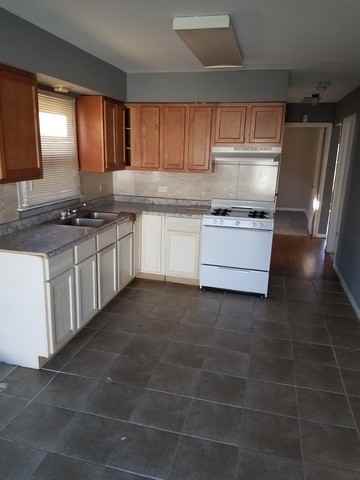 16143 Woodbridge Ave - Photo 2 of 11