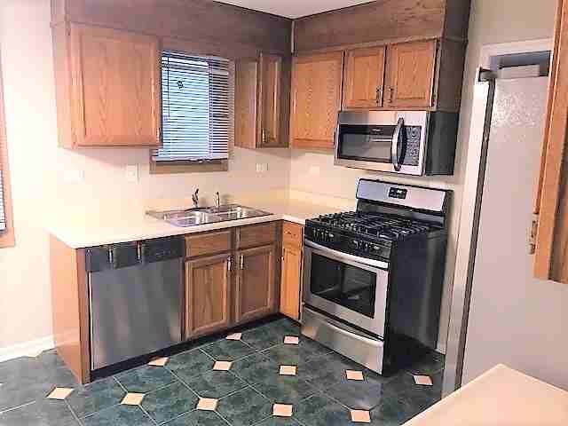 14616 Sawyer Ave - Photo 3 of 13