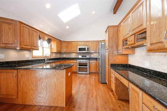 5238 Harcourt St - Photo 3 of 10