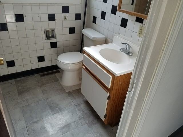 6518 S Loomis Blvd - Photo 2 of 13