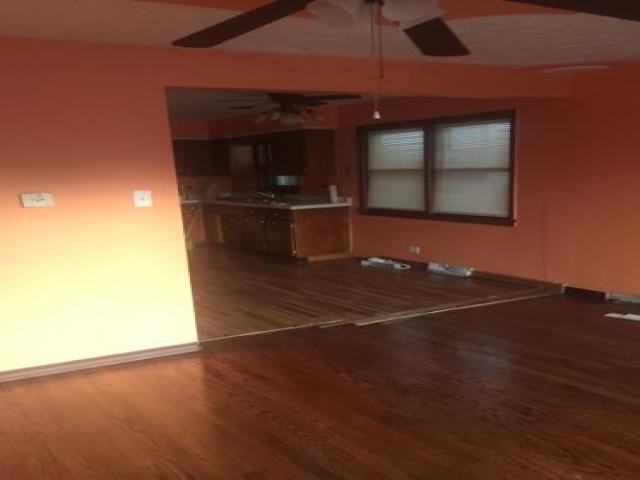 10439 S Avenue D - Photo 2 of 6
