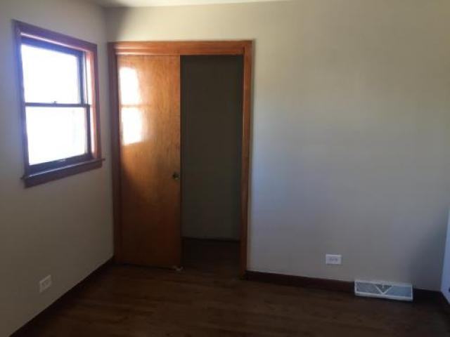 10439 S Avenue D - Photo 3 of 6