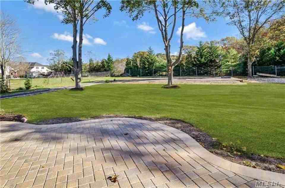 1235 Broadway Ave - Photo 2 of 17