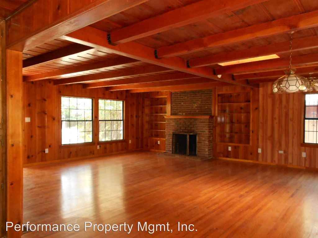 4737 N Wishon Ave - Photo 2 of 12