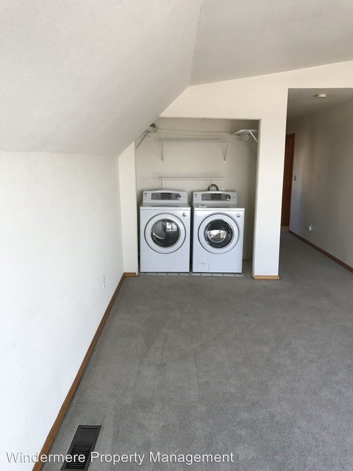 1025 16th St - Photo 3 of 4