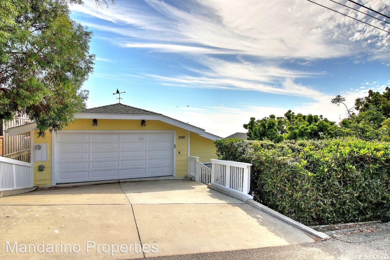 2535 Whitney Ave - Photo 3 of 32