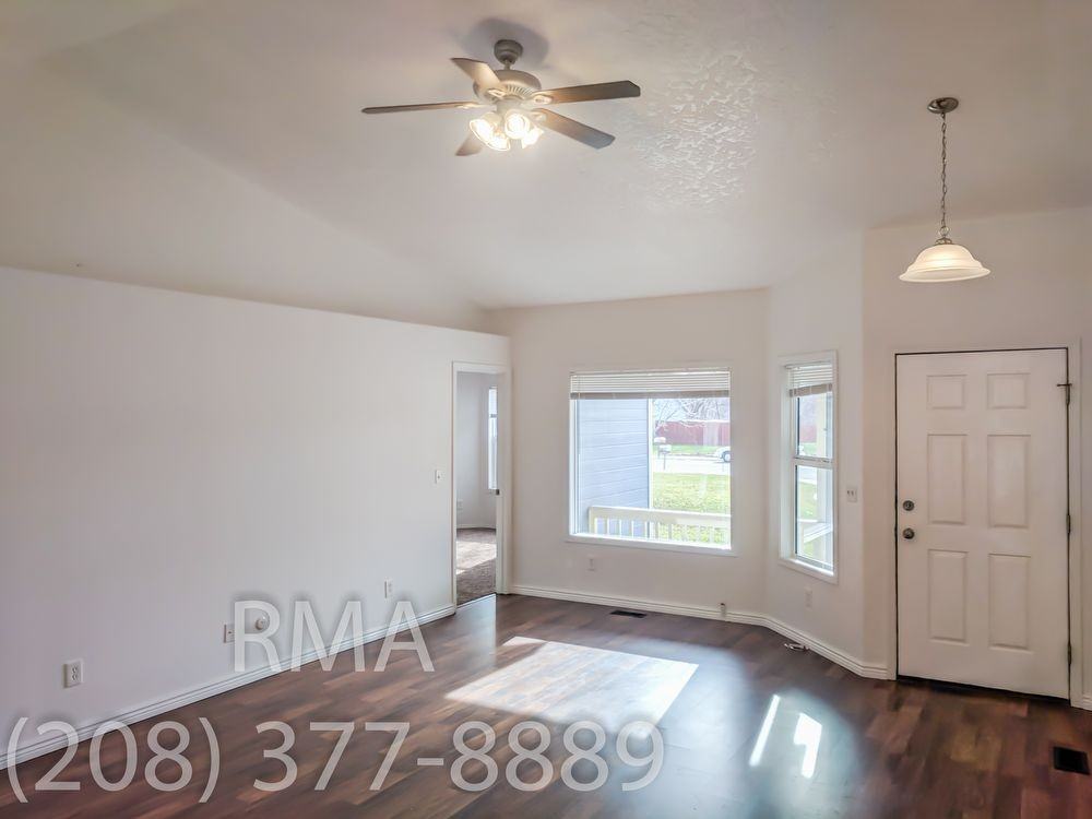 2324 Yucca Pl - Photo 2 of 13
