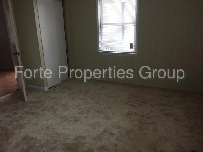 402 Parker Ave - Photo 2 of 8