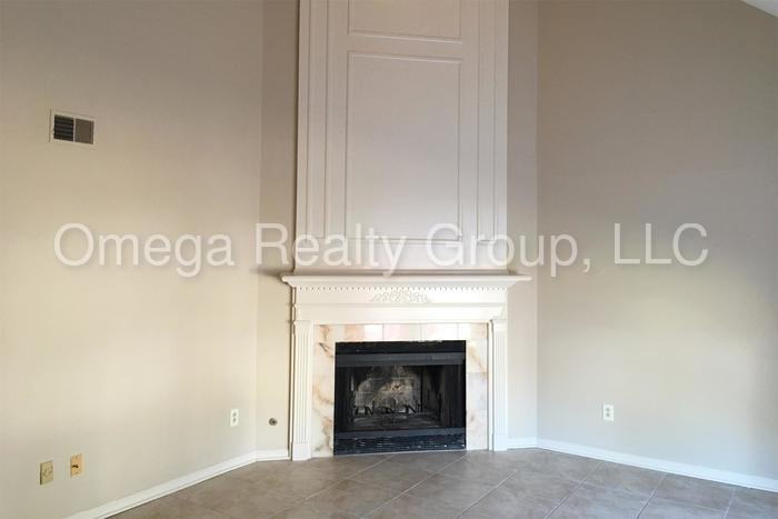 2172 Cheshire Dr - Photo 3 of 8