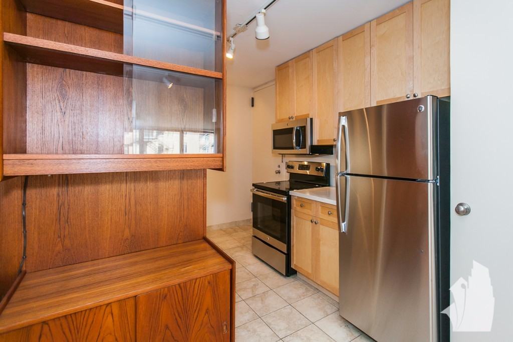 2400 North Lakeview Avenue #60614
