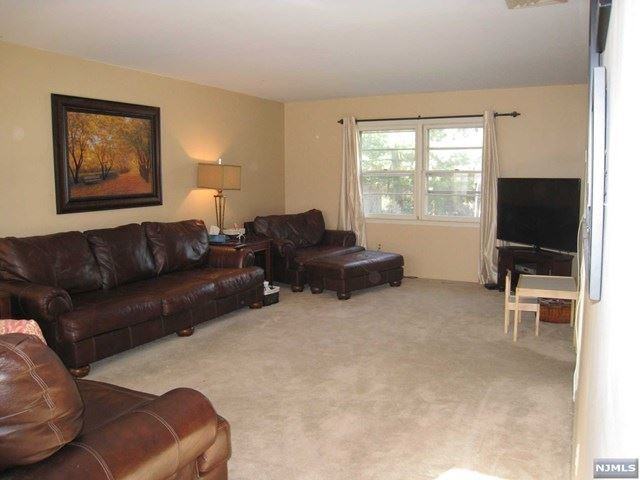 358 Queens Ct - Photo 2 of 16