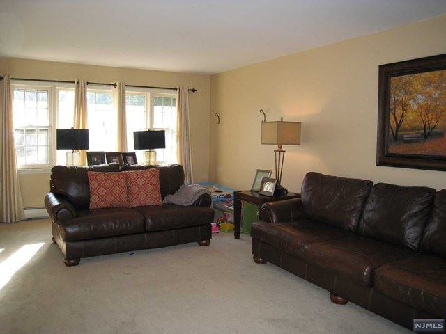 358 Queens Ct - Photo 3 of 16