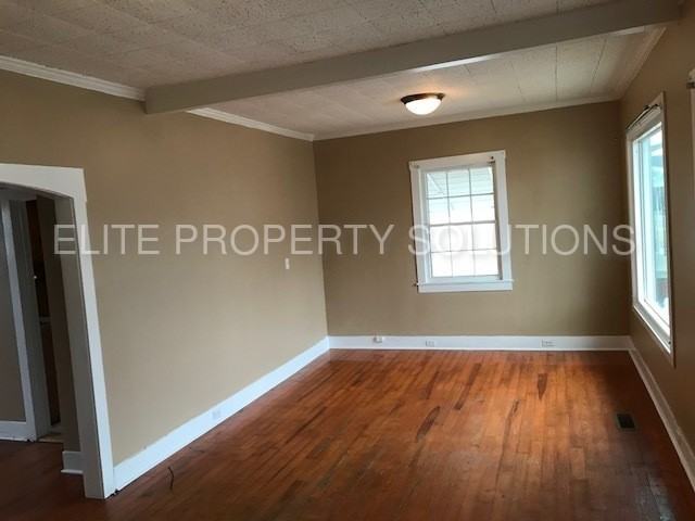 1107 Elliston St - Photo 2 of 10