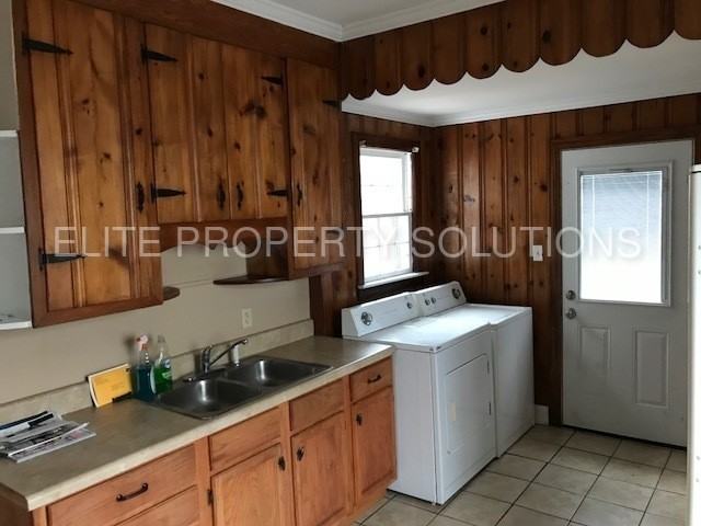 1107 Elliston St - Photo 3 of 10