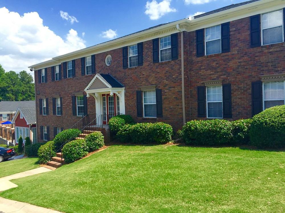 One Sovereign Place - Photo 2 of 10