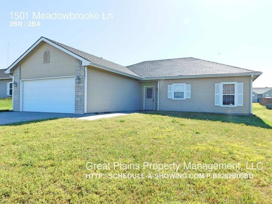 1501 Meadowbrooke Ln - Photo 2 of 13