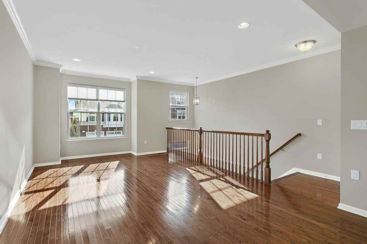 226 Yale Blvd - Photo 2 of 19