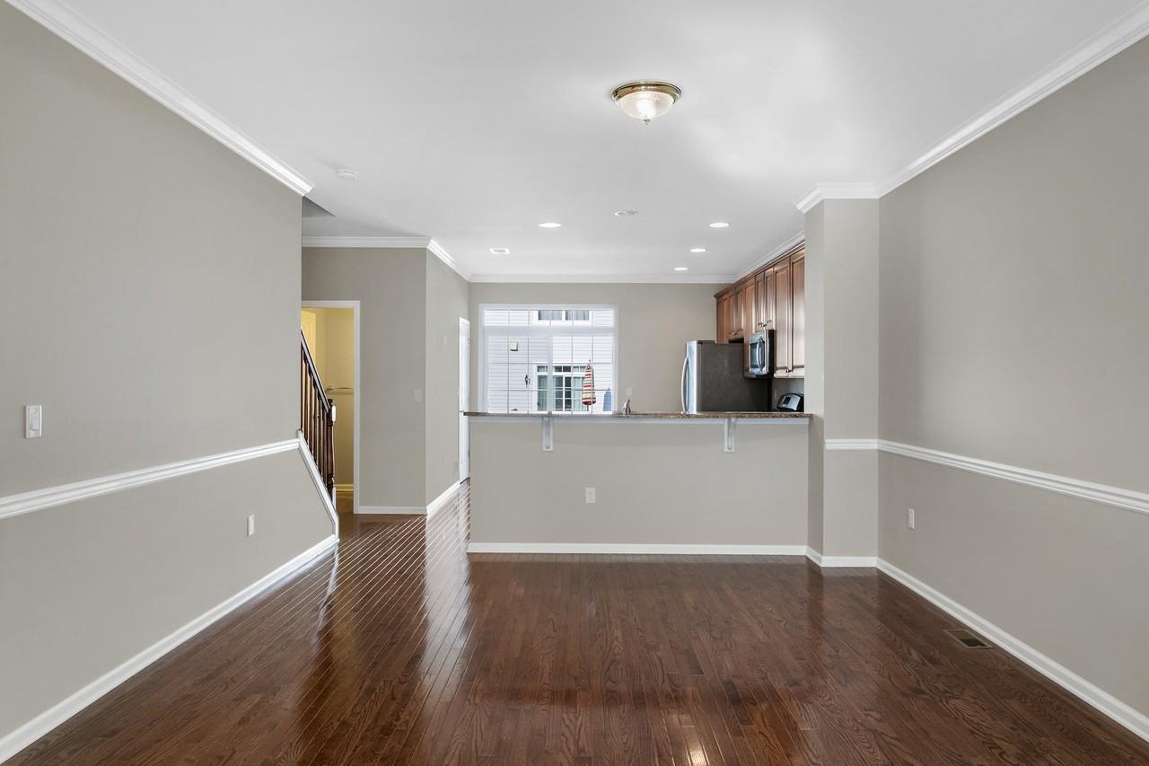 226 Yale Blvd - Photo 3 of 19