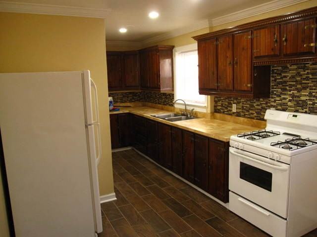 8012 Edgewater Rd - Photo 3 of 12