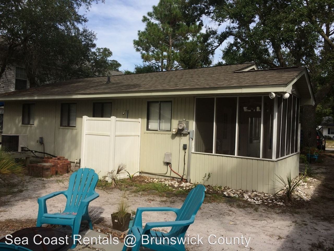 131 NE 35th St - Photo 3 of 11