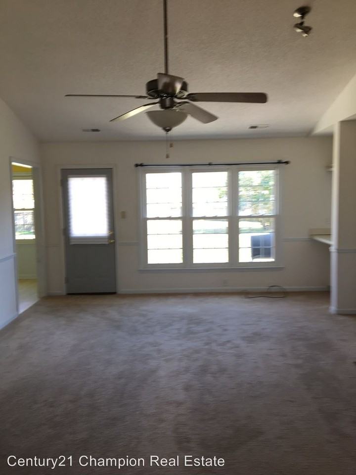 105 Corral Way - Photo 2 of 15