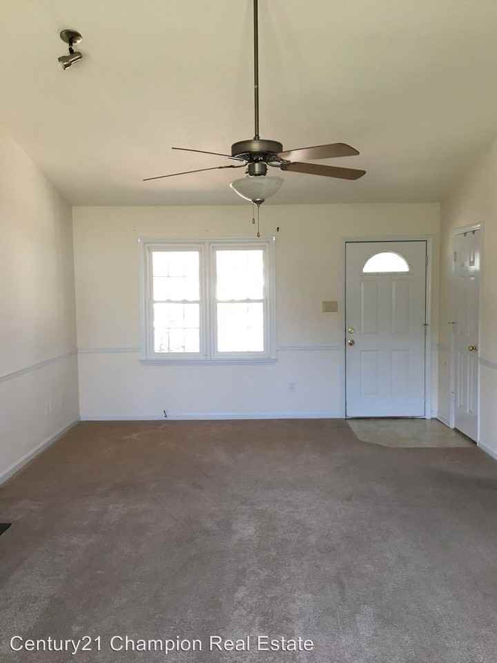 105 Corral Way - Photo 3 of 15