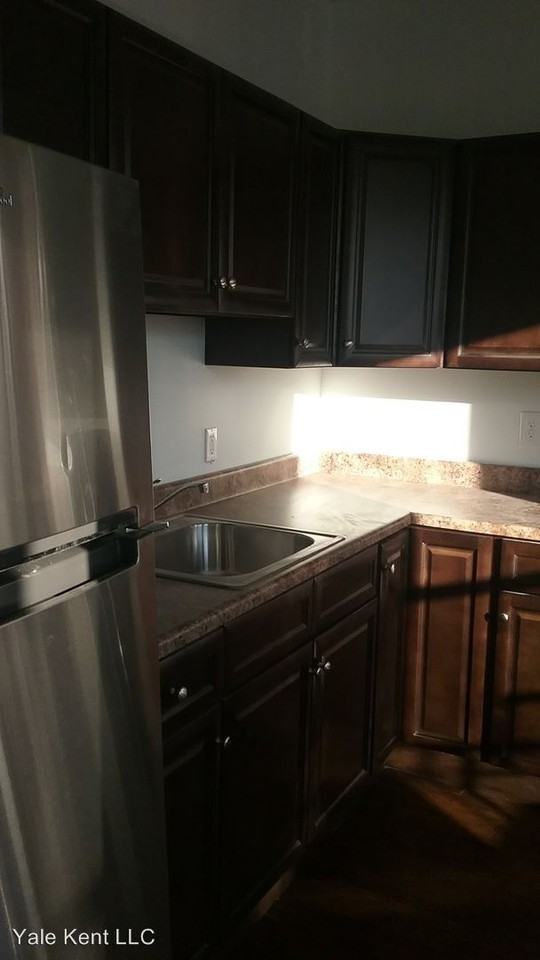 611 Clinton Ave - Photo 3 of 14