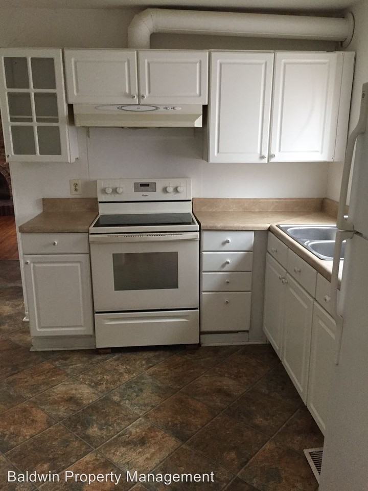 400 Foxcroft Dr - Photo 3 of 9