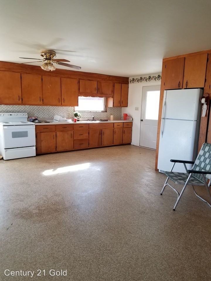 2 Martin Ln - Photo 3 of 9