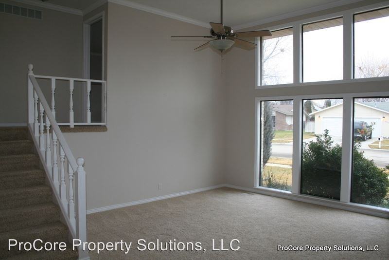 1085 Pebble Beach Way - Photo 3 of 16