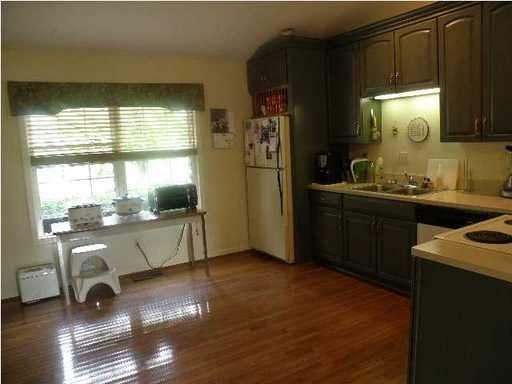 1040 Heinsville Rd - Photo 3 of 19