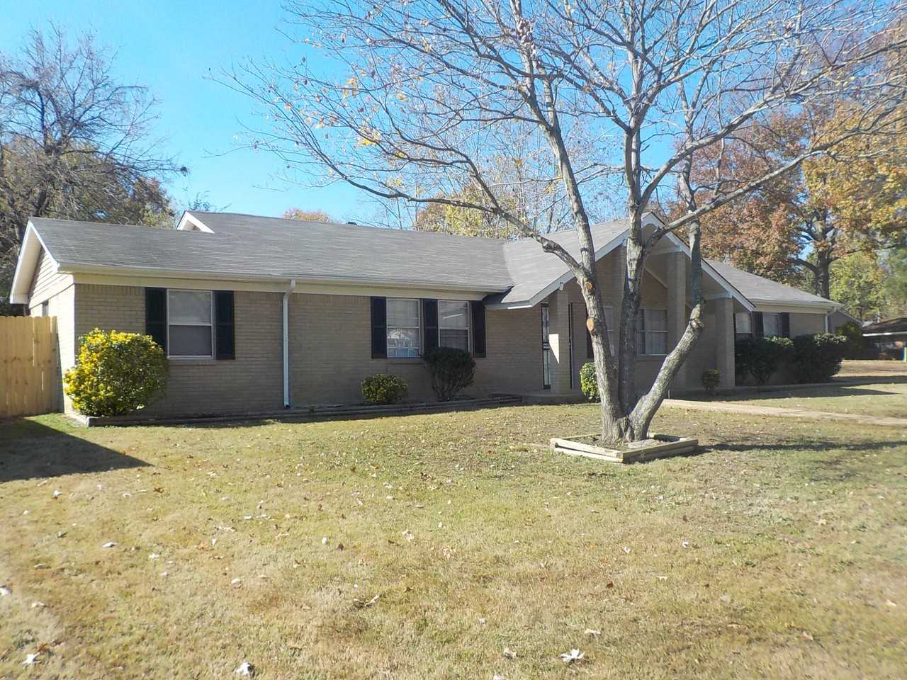 8347 Bridgewood Dr - Photo 2 of 14