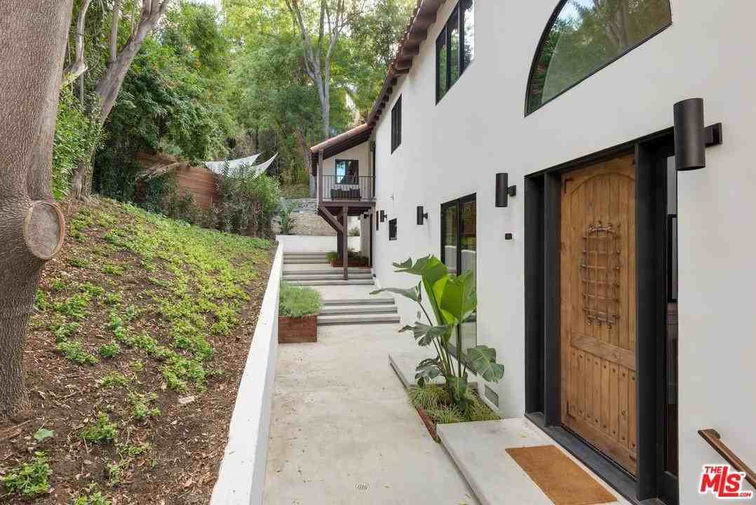 11360 Sunshine Terrace - Photo 3 of 50