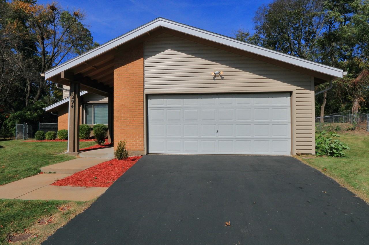 1294 Kew Gardens Dr - Photo 2 of 21