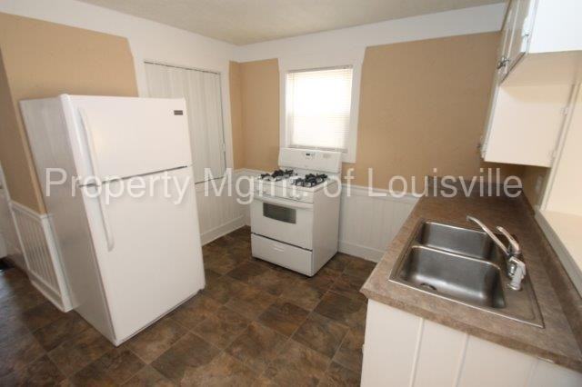 952 Burton Ave - Photo 3 of 5