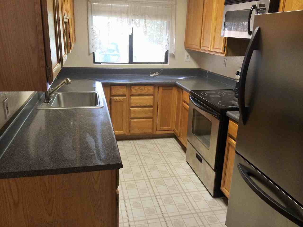 225 Hathaway Pl - Photo 2 of 8