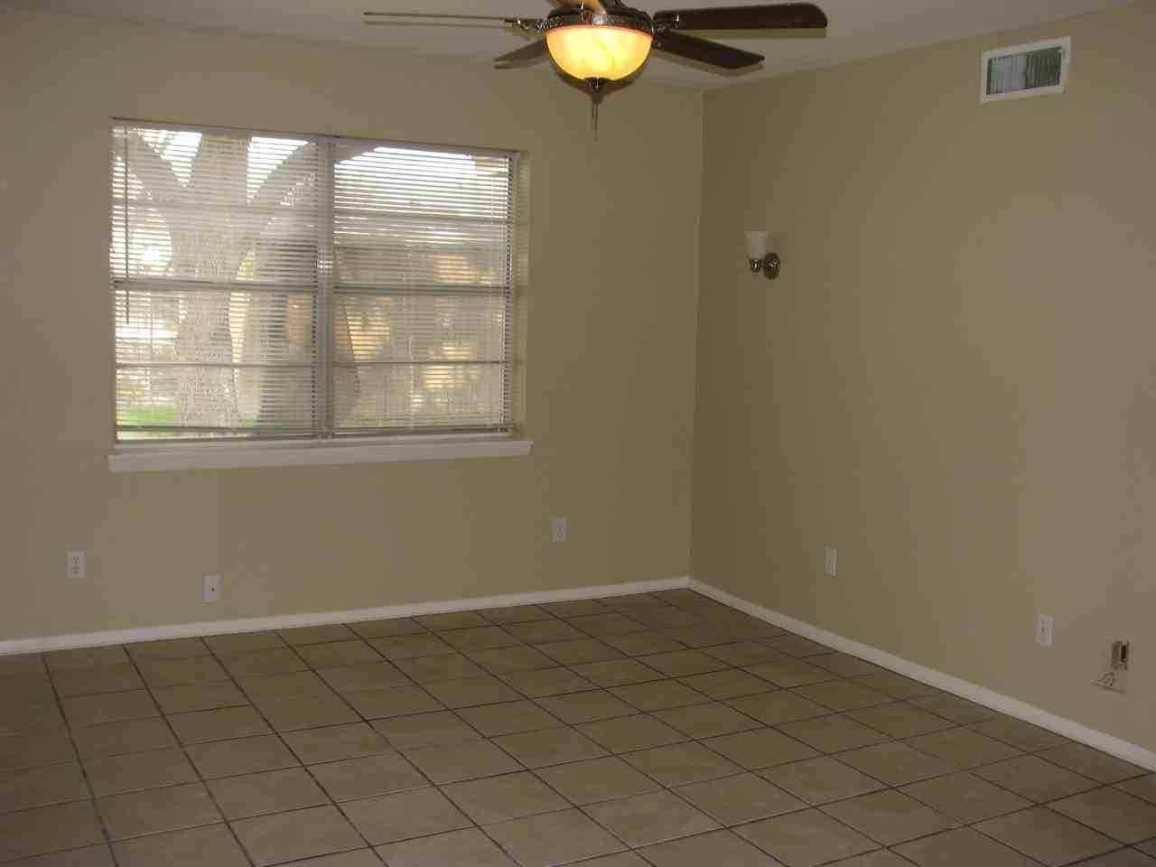 1312 Belaire Dr - Photo 3 of 12