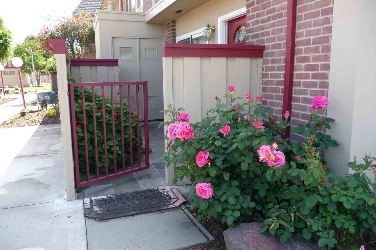 1056 Bancroft Rd - Photo 2 of 40