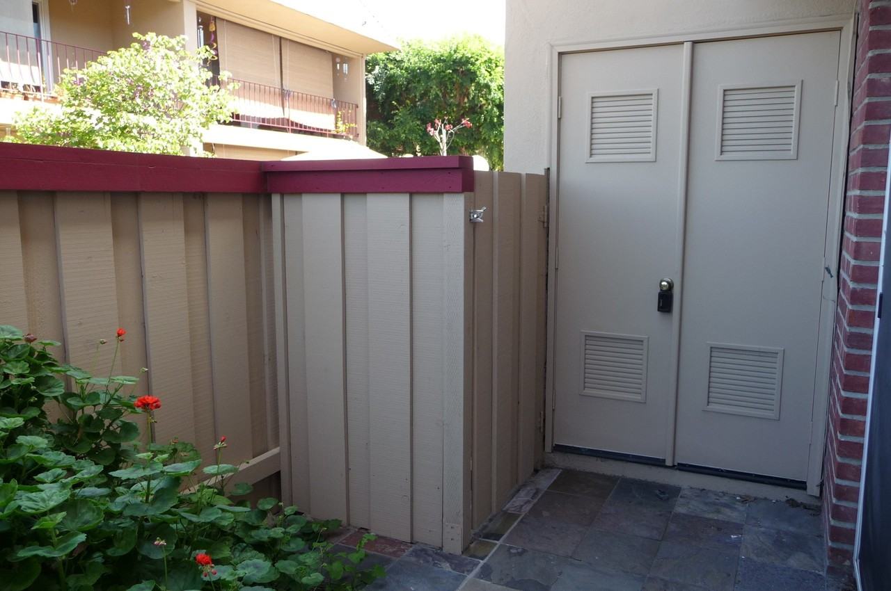 1056 Bancroft Rd - Photo 3 of 40