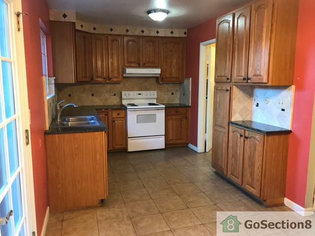 412 Capricorn Ct - Photo 2 of 12