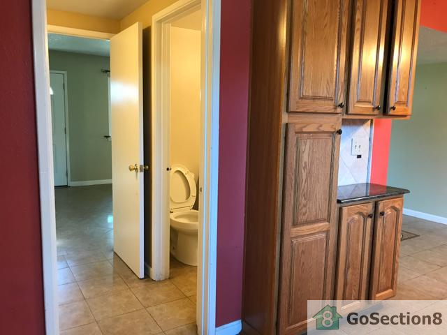 412 Capricorn Ct - Photo 3 of 12