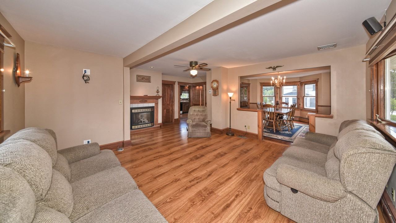 32 Manning Ave - Photo 3 of 26