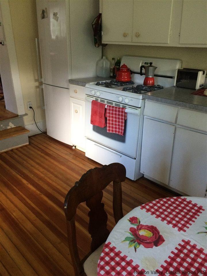 79 Reynolds Rd - Photo 3 of 9