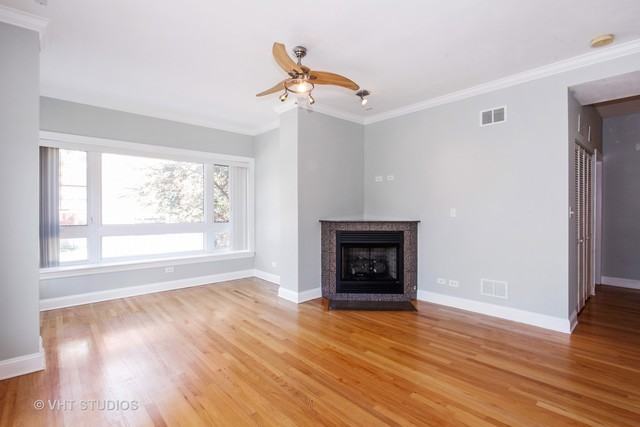 1065 W Thorndale Ave #1 - Photo 3 of 10