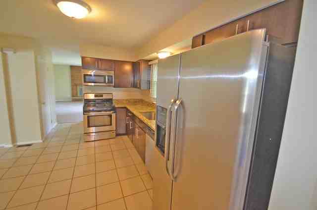 6237 157th St - Photo 3 of 8