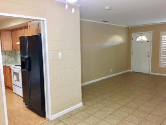 5100 62nd St - Photo 3 of 6