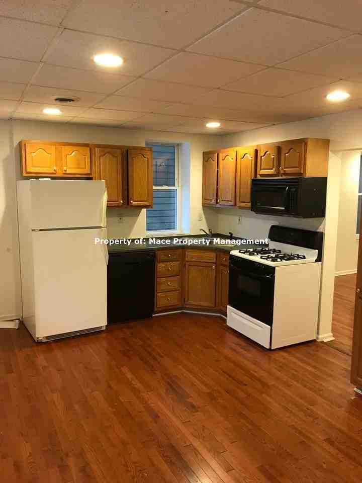 160 Noble Ave - Photo 2 of 8