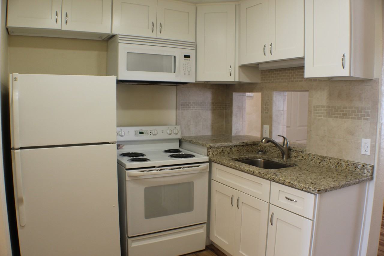 575 Clearwater Largo Rd N - Photo 3 of 8