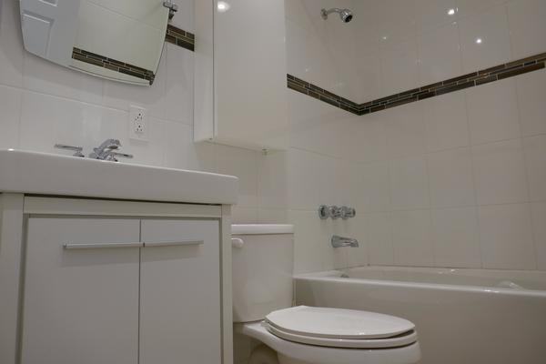 152 Rue Beaubien E - Photo 3 of 8